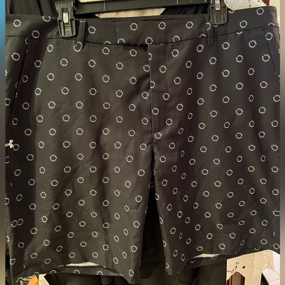 NWT Under Armour women's black golf shorts. Size XL.
